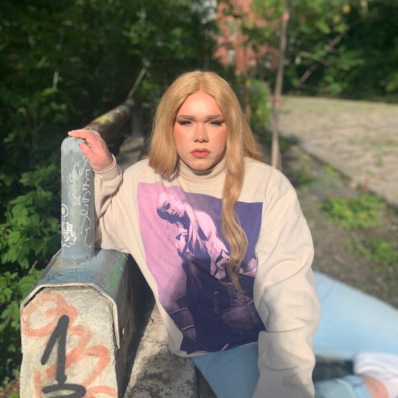 Meet your Posher, Nicolas - Picture 1 of 1